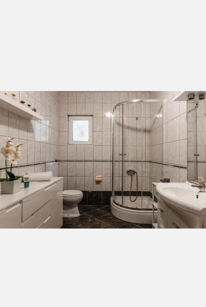 Peric Apartment Vir