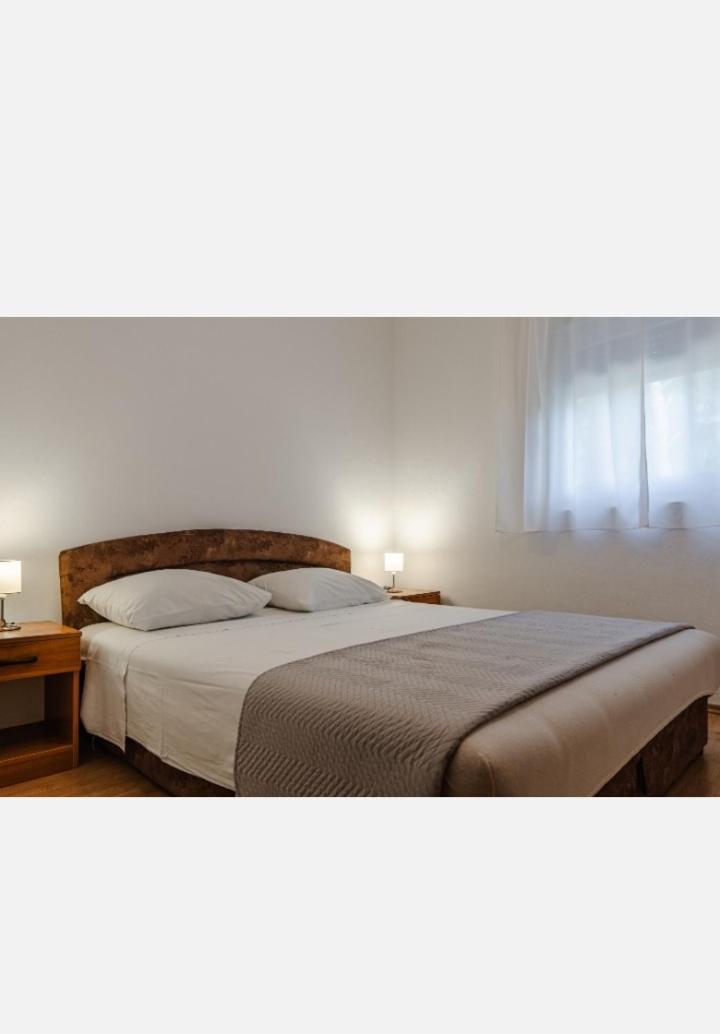 Peric Apartment Vir