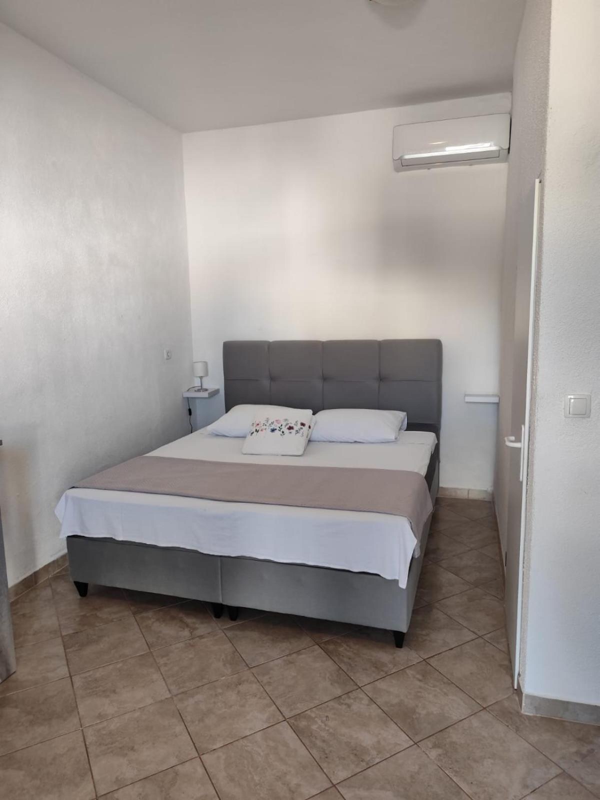 Peric Apartment Vir
